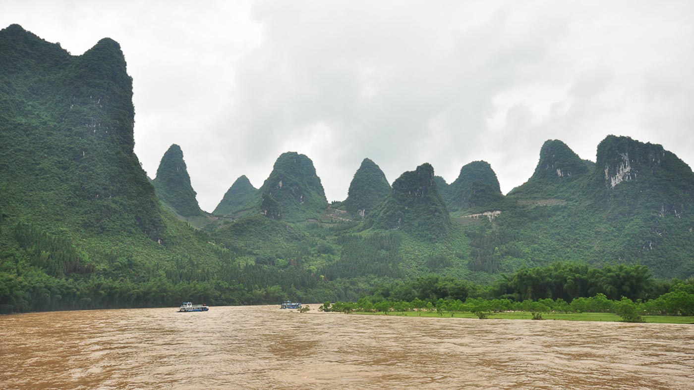 Au mois de mai, la rivière Li près de Yangshuo